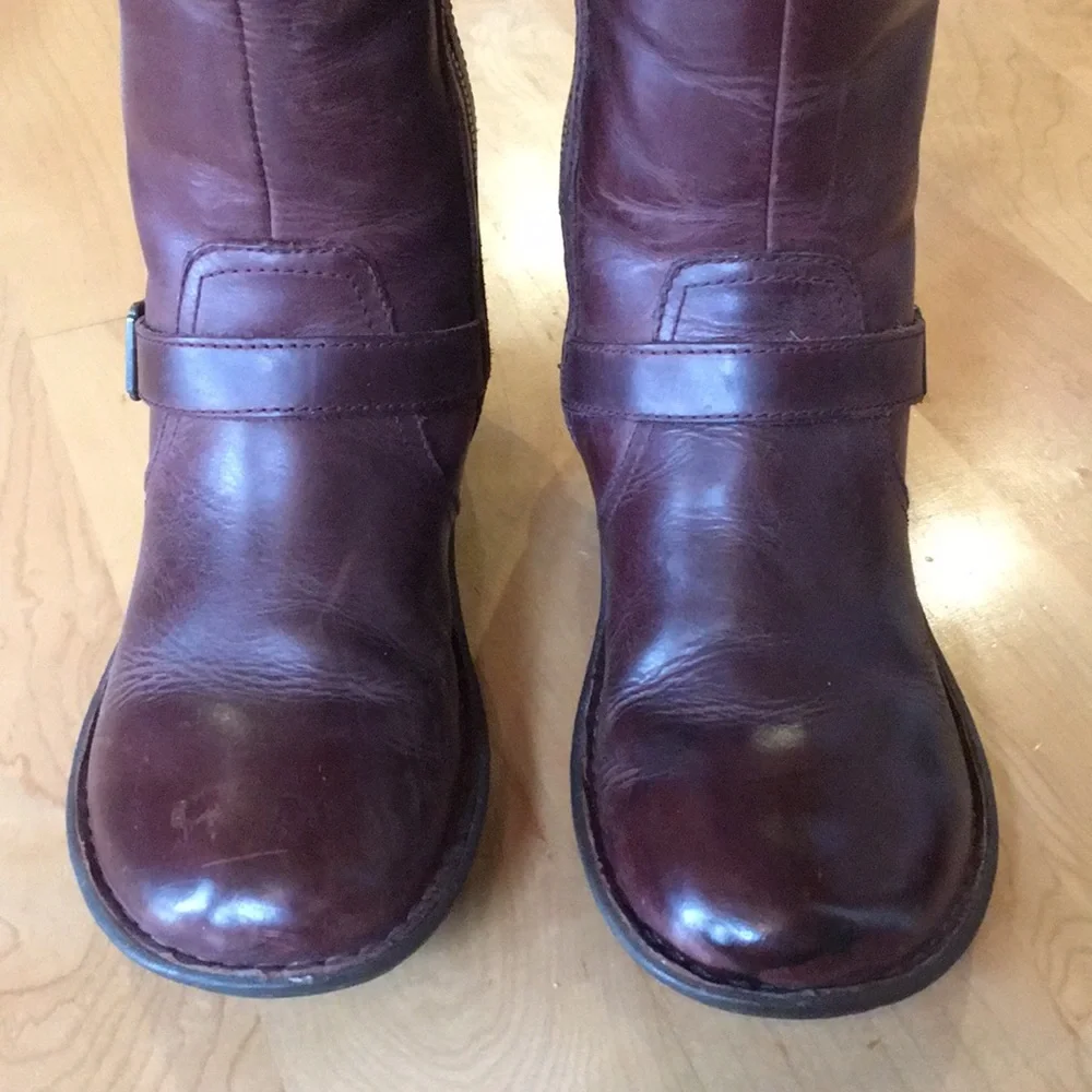 UGG Tupelo Leather Boots With Sheepskin Lining